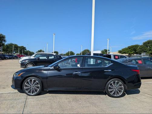 Super Black 2023 Nissan Altima 2.5 SL