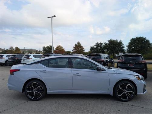 2025 Nissan Altima SR FWD