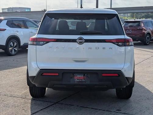 2025 Nissan Pathfinder S FWD
