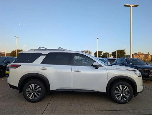 2025 Nissan Pathfinder SL 4WD
