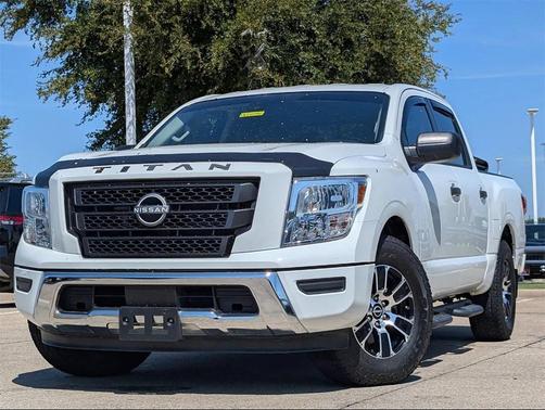 2023 Nissan Titan SV