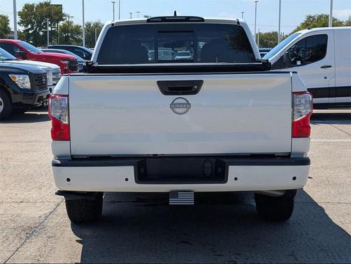 2023 Nissan Titan SV