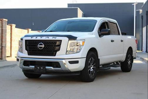2023 Nissan Titan SV