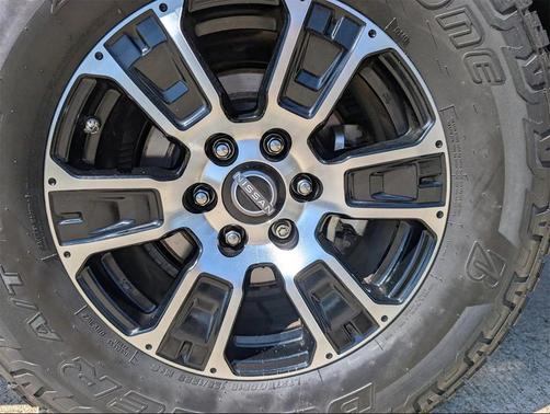 2023 Nissan Titan SV