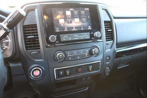 2023 Nissan Titan SV