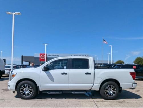 2023 Nissan Titan SV