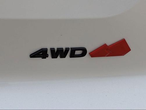 Everest White Pearl Tricoat/Super Black 2026 Nissan Pathfinder Rock Creek