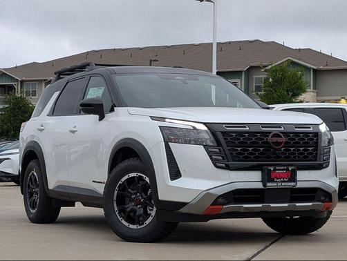 Everest White Pearl Tricoat/Super Black 2026 Nissan Pathfinder Rock Creek
