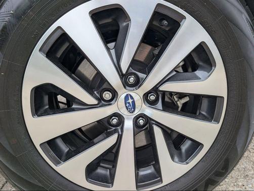 Crystal White Pearl 2025 Subaru Outback Premium