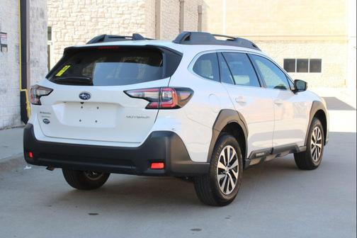 Crystal White Pearl 2025 Subaru Outback Premium