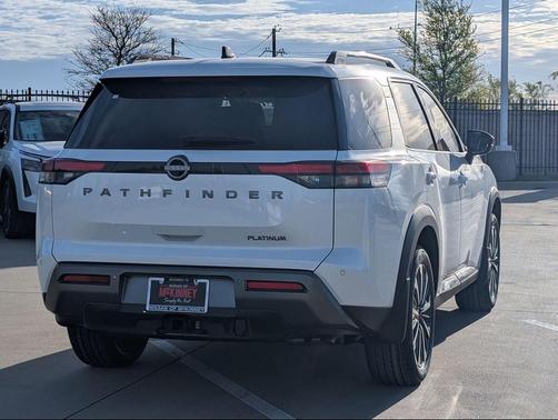 Everest White Pearl Tricoat 2026 Nissan Pathfinder Platinum