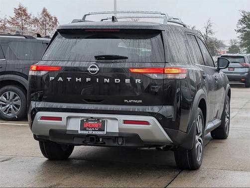 2025 Nissan Pathfinder Platinum FWD