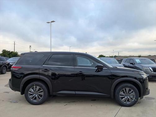 2025 Nissan Pathfinder S FWD