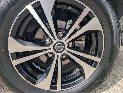 Aspen White Tricoat 2023 Nissan Sentra SV