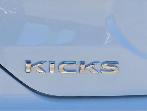 2025 Nissan Kicks S