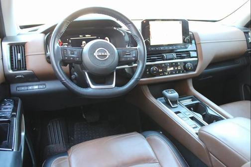 2023 Nissan Pathfinder Platinum FWD