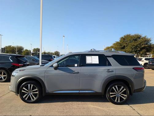 2023 Nissan Pathfinder Platinum FWD