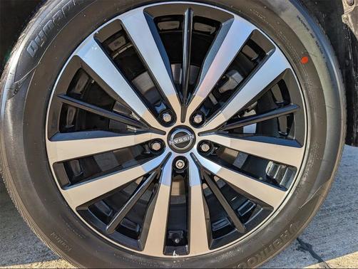 2023 Nissan Pathfinder Platinum FWD