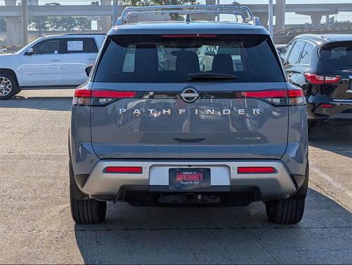 2023 Nissan Pathfinder Platinum FWD