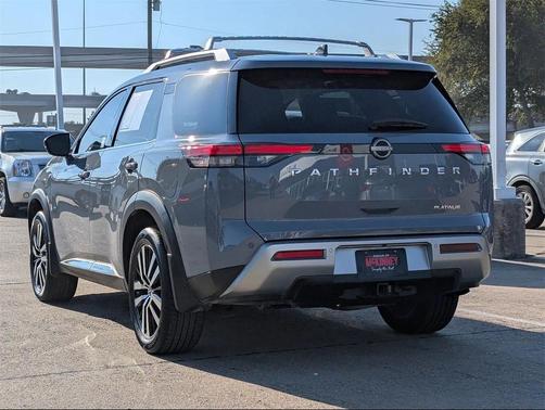 2023 Nissan Pathfinder Platinum FWD