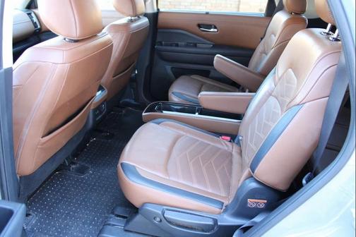 2023 Nissan Pathfinder Platinum FWD
