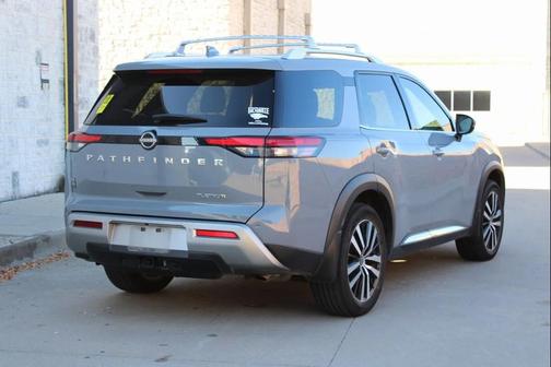 2023 Nissan Pathfinder Platinum FWD