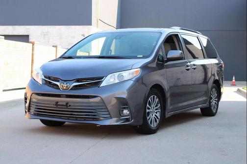 2020 Toyota Sienna XLE