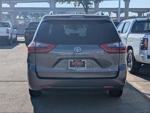2020 Toyota Sienna XLE