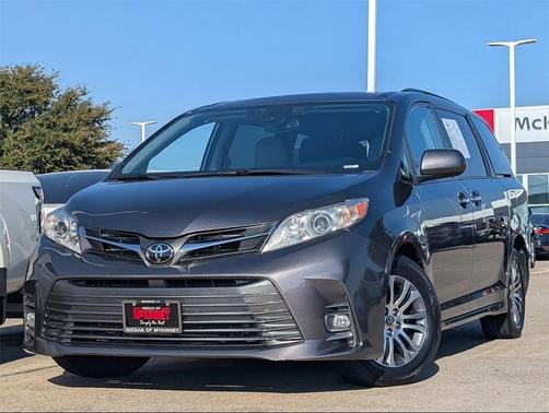 2020 Toyota Sienna XLE