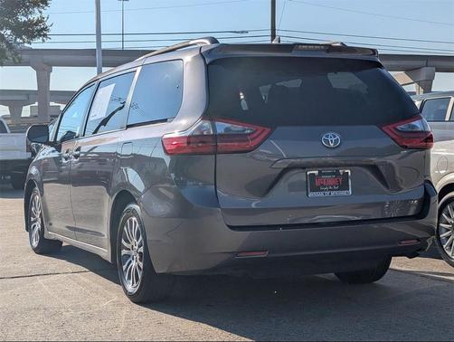 2020 Toyota Sienna XLE