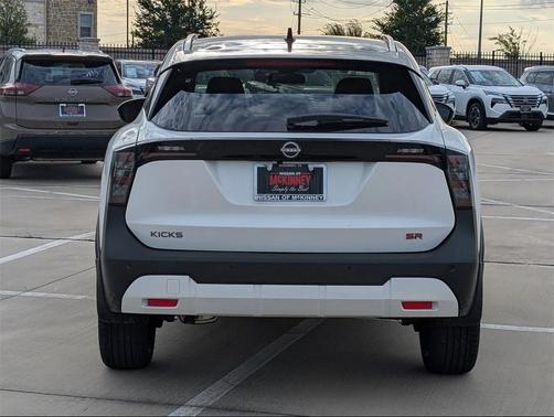 2025 Nissan Kicks SR
