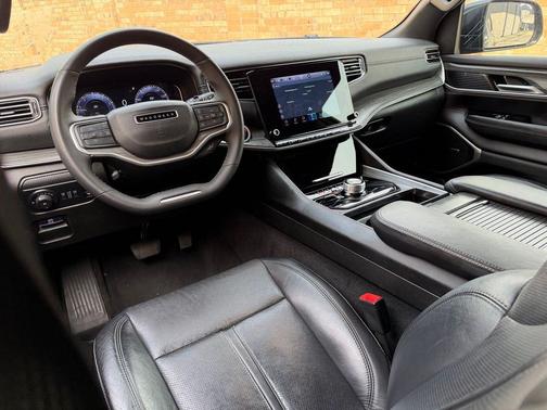 Baltic Gray Metallic Clearcoat 2024 Jeep Wagoneer L Series II 4x4