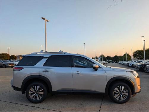 2025 Nissan Pathfinder SL 4WD