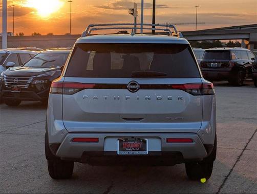 2025 Nissan Pathfinder SL 4WD