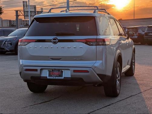 2025 Nissan Pathfinder SL 4WD