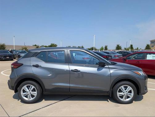 2025 Nissan Kicks S