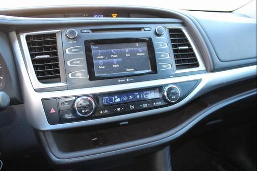 2015 Toyota Highlander LE