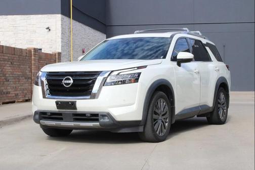 2022 Nissan Pathfinder SL 4WD