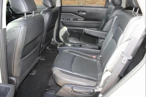 2022 Nissan Pathfinder SL 4WD