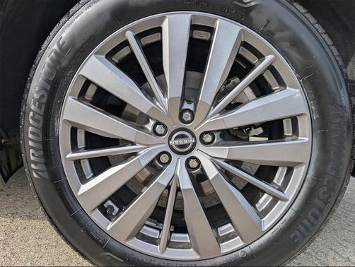 2022 Nissan Pathfinder SL 4WD