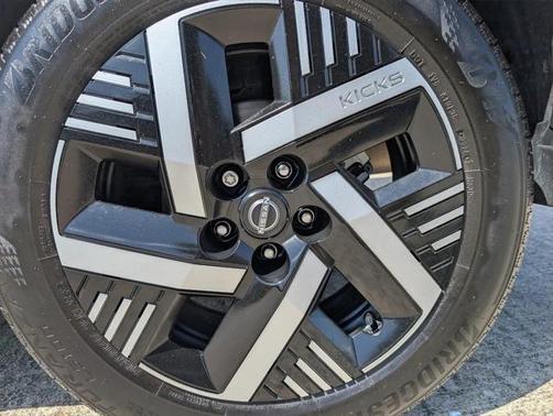2025 Nissan Kicks SV