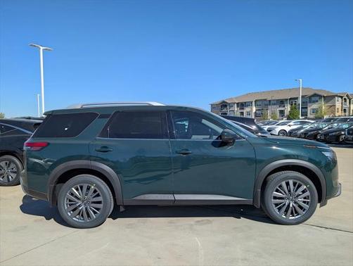 2025 Nissan Pathfinder SL FWD