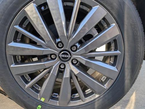 2025 Nissan Pathfinder SL FWD