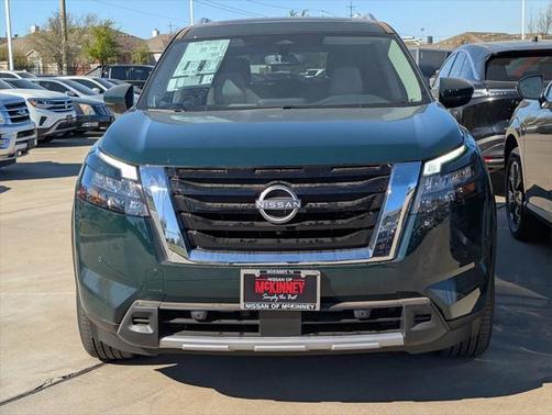 2025 Nissan Pathfinder SL FWD
