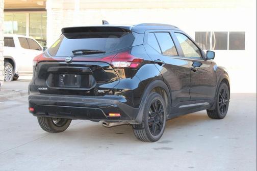 2022 Nissan Kicks SR