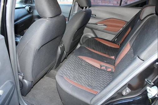 2022 Nissan Kicks SR