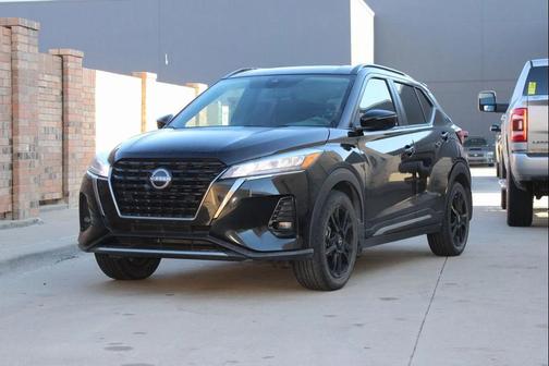 2022 Nissan Kicks SR