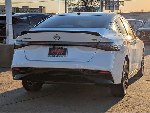 Aspen White Tricoat/Super Black 2026 Nissan Sentra SR