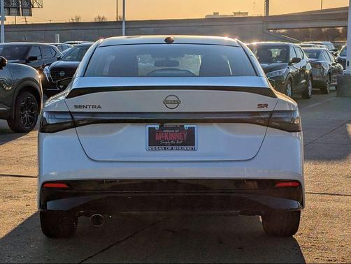 Aspen White Tricoat/Super Black 2026 Nissan Sentra SR