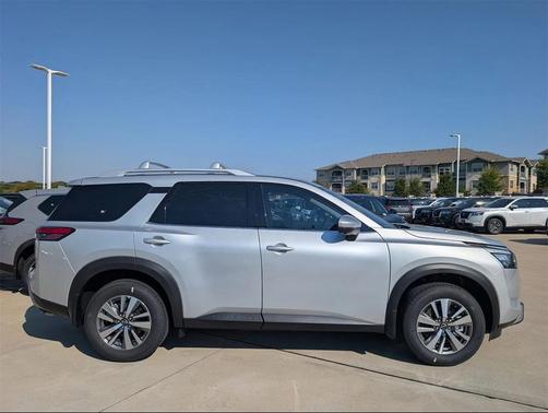 2025 Nissan Pathfinder SL 4WD
